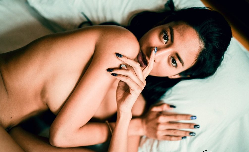 hot asian girl sexy bedroom photos
