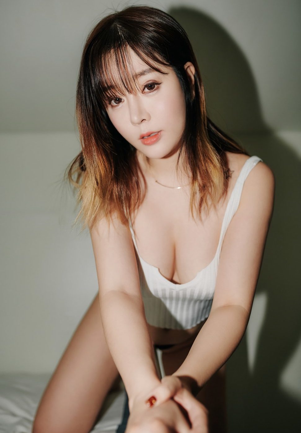 wang yu chun tempts her boyfriend to fuck her 