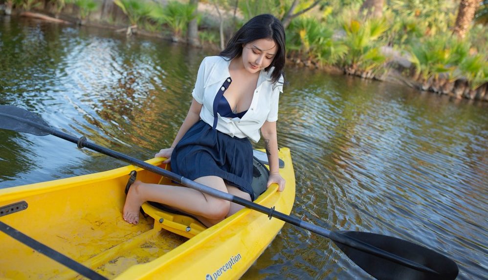 Naughty Students Gets Kinky and gets naked on A Boat Ride 